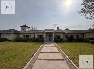 Quinta vacacional · 300m² · 4 Ambientes · 2 Cocheras · Venta Quinta en Mercedes B.