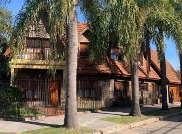 NBD-NBD-71_2 · *excelente Chalet Sobre 390,74 m² de Terreno Totales *6 Amb. (4 Dorm. + Dep. Serv. + Escritorio)
