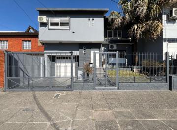 NBD-NBD-132_2 · *excelente Casa de 5 Amb. en 2 Plantas *s/lote de 10 X 23 *fdo. Libre C/piscina y Parrilla