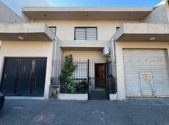 Casa · 200m² · 6 Ambientes · 1 Cochera