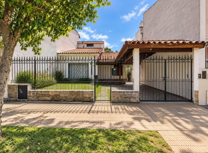 Casa · 280m² · 5 Ambientes · 1 Cochera