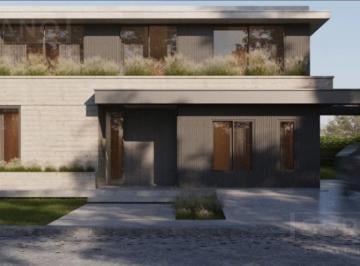 Casa · 298m² · 8 Ambientes · 2 Cocheras · Venta Casa a Estrenar de Primera Calidad Lote Interno con Pileta en Carpinchos Llave en Mano.