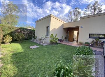 Casa · 180m² · 4 Ambientes · Alquiler Temporal Casa 3/4 Dorm.. Disponible 30/12 Al 10/01.km 38,5 Pilar