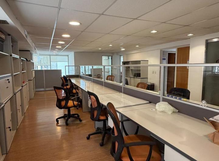 Oficina comercial · 144m² · 7 Ambientes · 1 Cochera