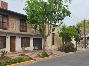 Casa · 370m² · 6 Ambientes · 1 Cochera · Oportunidad Casa y Local Perito Moreno, Godoy Cruz