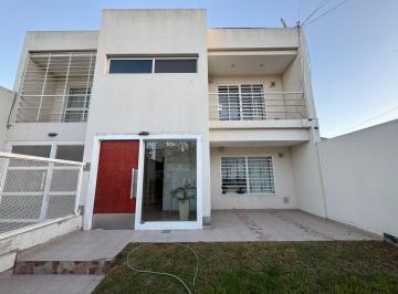 Departamento · 70m² · 3 Ambientes · 1 Cochera · Departamento en Alquiler, 2 Dorm. + Cochera, Cipolletti Centro.