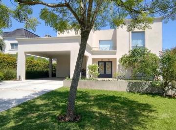 Casa · 213m² · 5 Ambientes · 1 Cochera · Casa en Venta 4 Dorm. en El Golf, Nordelta