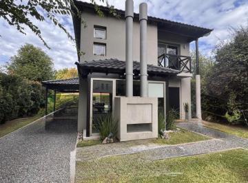 Casa · 157m² · 4 Ambientes · 5 Cocheras · Venta Casa Country Banco Provincia 4 Ambientes