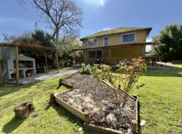 Casa · 80m² · 5 Ambientes · 2 Cocheras · Alquiler de Casa de 4 Dorm. en Riachuelo, Colonia