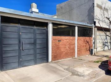 Casa · 55m² · 3 Ambientes · 2 Cocheras · Casa 2 Dorm. Frente a Parque Belgrano Neuquén