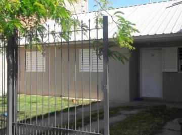 Casa · 84m² · 4 Ambientes · 1 Cochera · Alquiler Casa 3 Dorm. en Barrio Belgrano Nqn!