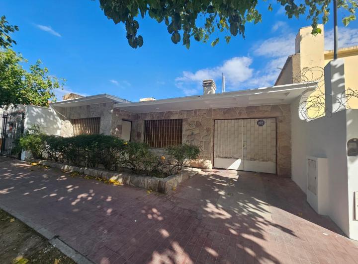 Casa · 120m² · 3 Dormitorios · 2 Cocheras