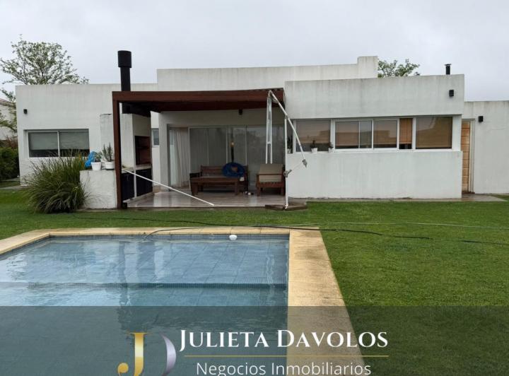 Casa · 161m² · 4 Ambientes · 2 Cocheras