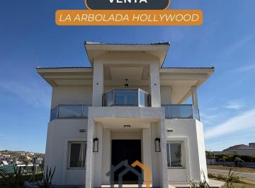 Casa · 340m² · Casa en Venta Country La Arbolada Hollywood
