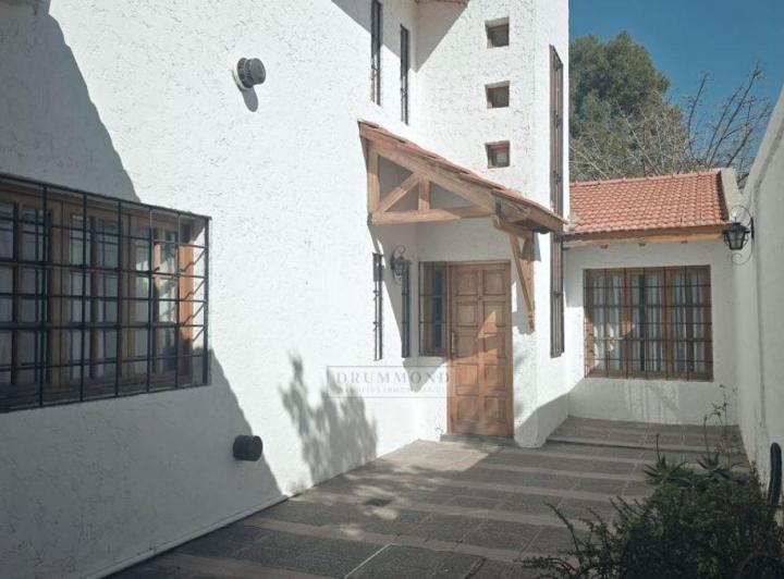 Casa · 190m² · 4 Ambientes · 1 Cochera