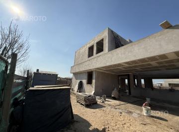 Casa · 260m² · 5 Ambientes · 2 Cocheras · Venta Casa a Estrenar en Puertos Barrio Riberas Toma Lote en Parte de Pago