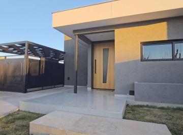 Casa de 4 ambientes, Luján de Cuyo · Casa de 3 Dorm. en Venta - Barrio Privado Boedo Village, Luján