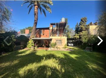 Casa · 246m² · 4 Ambientes · 3 Cocheras · Amplia Casa con Pileta y Quincho en Ituzaingó