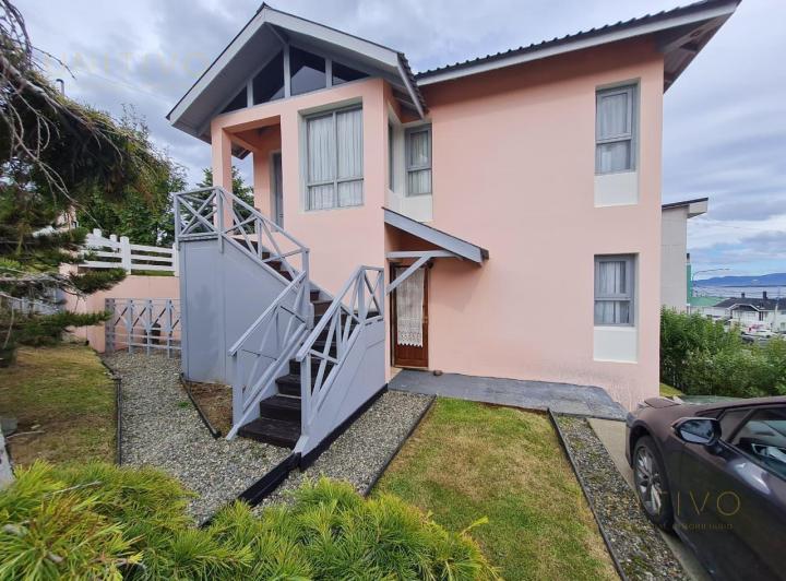 Casa · 130m² · 4 Ambientes · 2 Cocheras