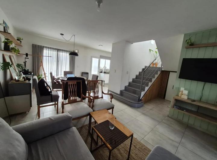 Casa · 145m² · 5 Ambientes · 1 Cochera