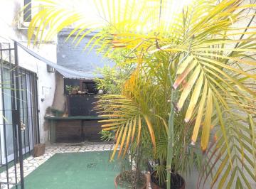 PH · 85m² · 5 Ambientes · PH 4 Amb. Pb. Patio/terraza. Único! Flores