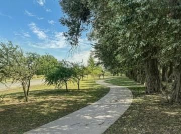 Casa · 230m² · 6 Ambientes · 2 Cocheras · Casa en Alquiler en La Calesa, Pilara, Pilar