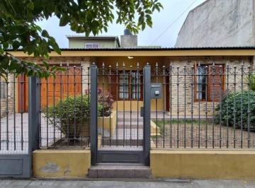 Casa · 250m² · 4 Ambientes · 2 Cocheras · Casa con Depto en Barrio Ayacucho