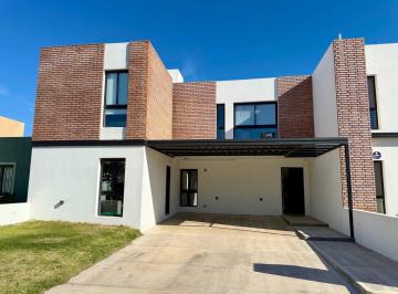 Casa · 220m² · 4 Ambientes · 2 Cocheras · Casa - Docta