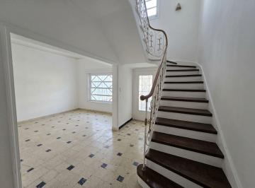 Casa · 218m² · 8 Ambientes · 1 Cochera · Casa 7 Dorm. Bombal con Potencial Comercial