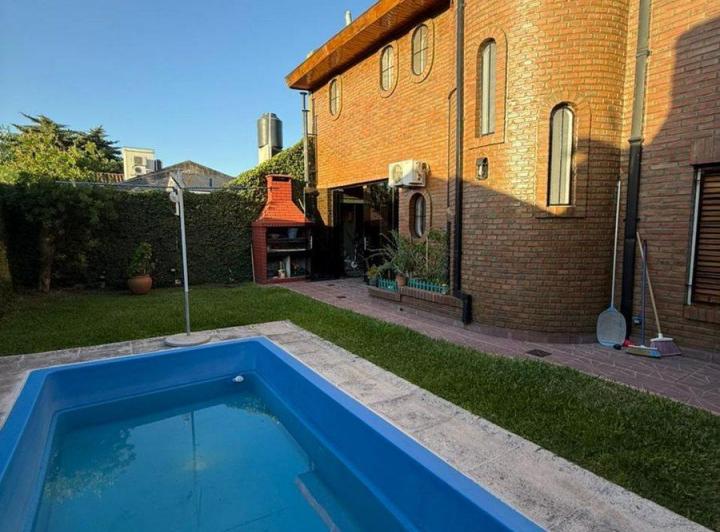Casa · 279m² · 6 Ambientes · 2 Cocheras