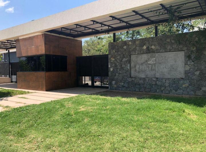 Casa · 220m² · 5 Ambientes · 2 Cocheras