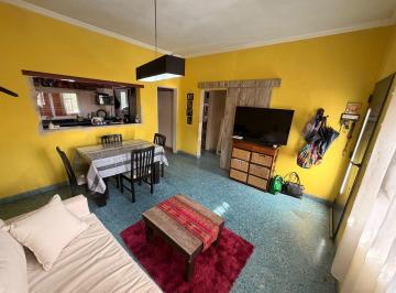 Casa · 20m² · 4 Ambientes · 1 Cochera · Venta Casa con Pileta en Isidro Casanova