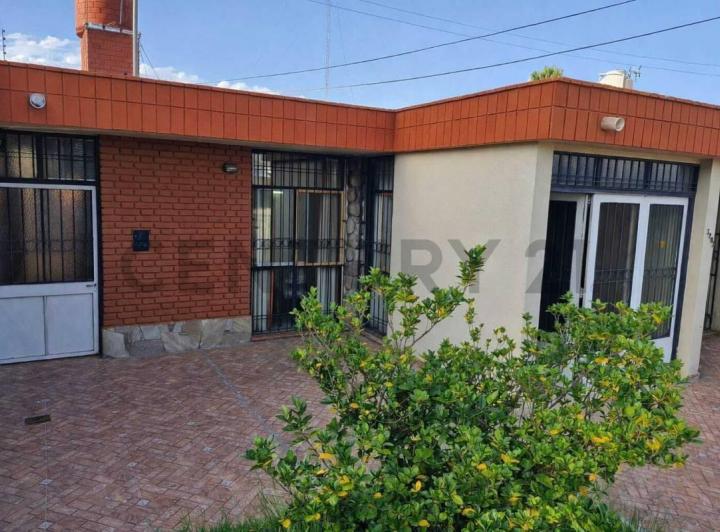 Casa · 132m² · 5 Ambientes · 2 Cocheras