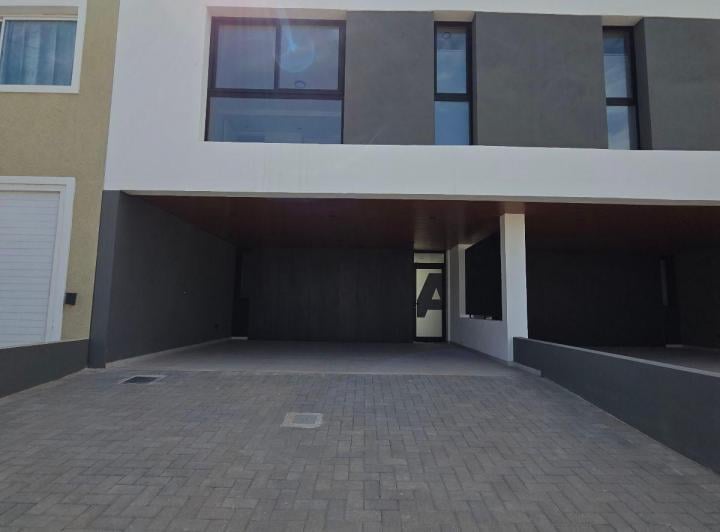 Casa · 180m² · 5 Ambientes · 2 Cocheras