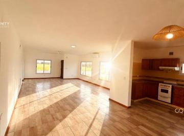 Casa · 150m² · 5 Ambientes · 5 Cocheras · Alquiler Anual - Casa 5 Amb. en Barrio Privado San Sebastian - Entorno Privilegiado!
