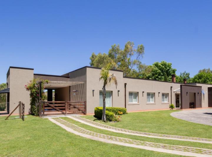 Casa · 271m² · 5 Ambientes · 3 Cocheras