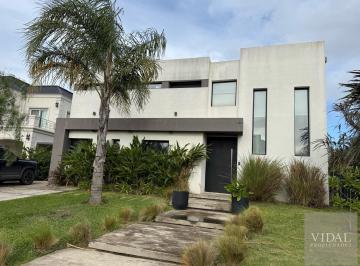 Casa · 200m² · 5 Ambientes · 2 Cocheras · Casa Alquiler San Gabriel Villanueva Tigre