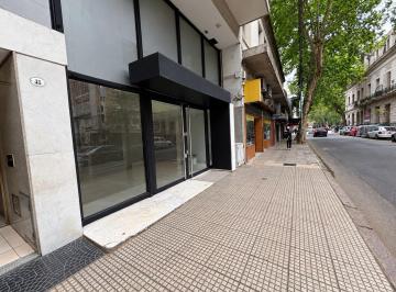 Local comercial · 240m² · 4 Ambientes · Alquiler Local Comercial en Flores