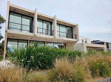 LHP-LHP-3390_2 · Casa en Venta a La Laguna 4 Dorm. - Barrio Laguna Grande Villanueva