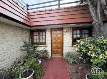 PH · 119m² · 4 Ambientes · Venta PH - 4 Ambientes - 2 Baños - Jardín - Quincho - Fondo Libre - Excelente Estado - Lanús Oeste.