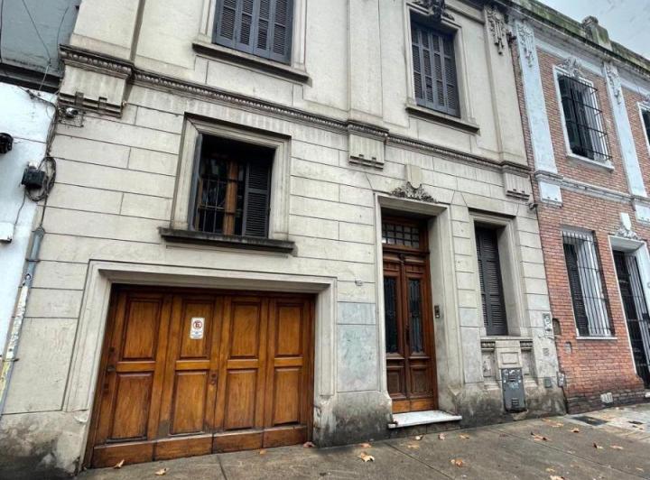 Casa · 200m² · 6 Ambientes · 1 Cochera