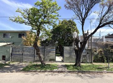 Casa · 42m² · 3 Ambientes · Venta Casa a Reciclar 3 Ambientes en Quilmes Oeste Sobre Lote de 300 m²