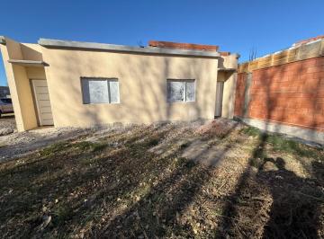 Casa · 72m² · 2 Dormitorios · 2 Cocheras · Casa en Venta de Dos Dorm.