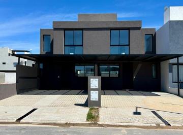 Casa de 4 ambientes, Córdoba · Alquiler - Duplex - 3 Dorm. 3 Baños - Quebradas de Manantiales