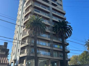 Departamento · 150m² · 4 Ambientes · 3 Cocheras · Semipiso de Categoría 4 Ambientes con 3 Cocheras y Bauleras en Venta y Alquile - Quilmes