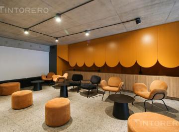 Oficina comercial · 59m² · 1 Ambiente · Oficina en Alquiler en Edificio Icon con Baño Privado y Balcón Al Frente en San Telmo
