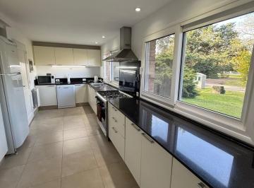 Casa · 290m² · 7 Ambientes · 2 Cocheras · Casa en Las Praderas de Lujan
