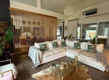 Casa · 340m² · 5 Ambientes · 9 Cocheras · Casa en Venta en Lagos de Canning