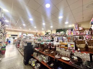 Local comercial de 2 ambientes, Avellaneda · Local Comercial en Alquiler – 360 m² – Fabián Onsari 1553, Wilde