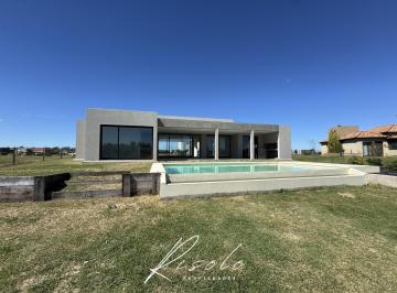 Casa · 259m² · 7 Ambientes · 2 Cocheras · Casa en El Naudir